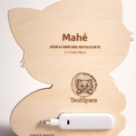 Veilleuse enfant en bois Chat vue de dos avec gravure personnalisée pour chambre bébé