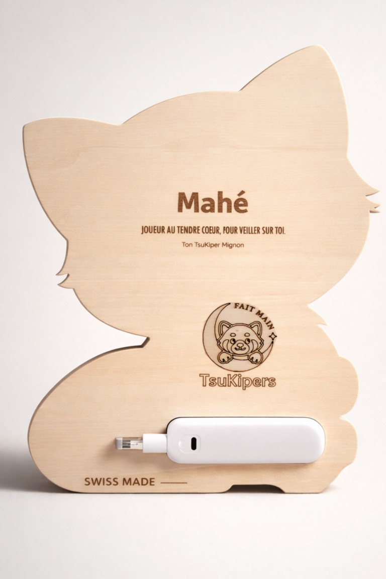 Veilleuse enfant en bois Chat vue de dos avec gravure personnalisée pour chambre bébé