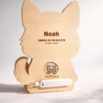 Veilleuse enfant en bois Chien vue de dos avec gravure personnalisée pour chambre bébé