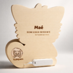 Veilleuse enfant en bois Panda Roux vue de dos avec gravure personnalisée pour chambre bébé